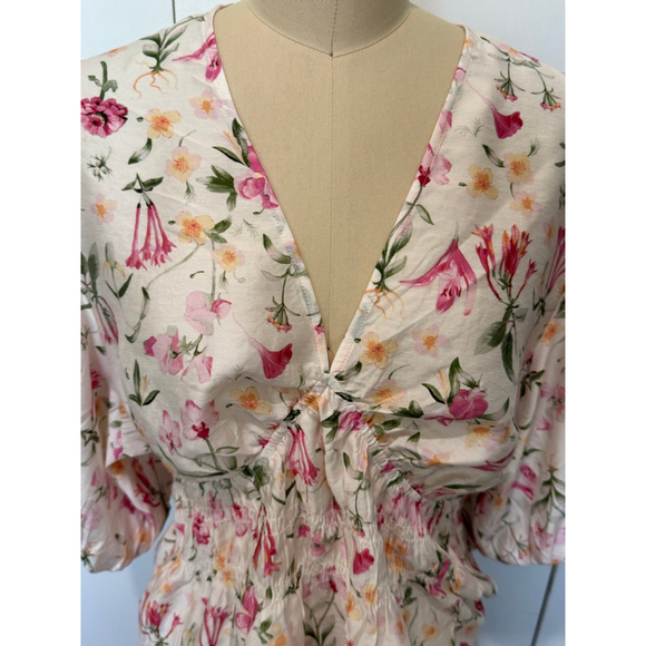 Women's H&M Off-White Pink Floral deep V-Neck Smocked waist Blouse puff sleeves - Picture 2 of 9